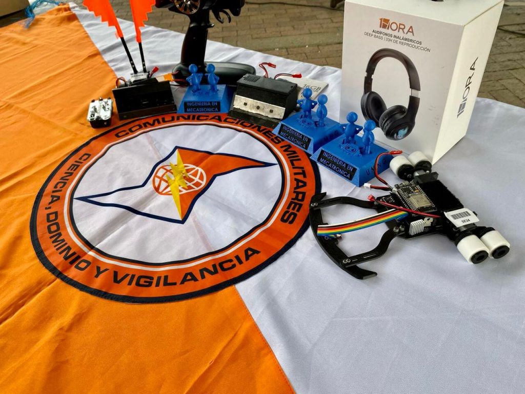 Escuela de Comunicaciones Militares ocupa primer y segundo puesto en MILIBOTS